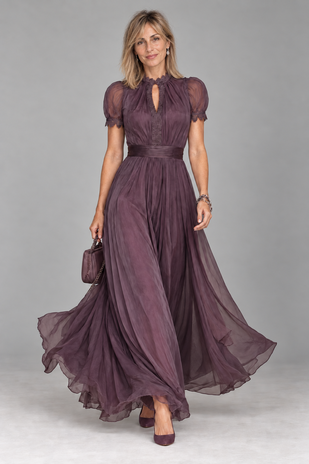 Valentine, vestido largo con escote ojo de cerradura y encaje, fotografía de estudio